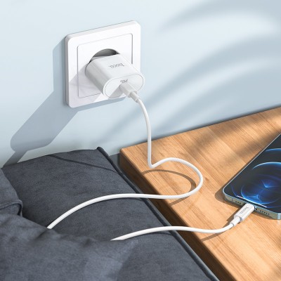 Сетевой адаптер hoco C94A Metro single port PD 20W charger (EU) - Белый Сетевой адаптер hoco C94A Metro single port PD 20W charger (EU) - Белый