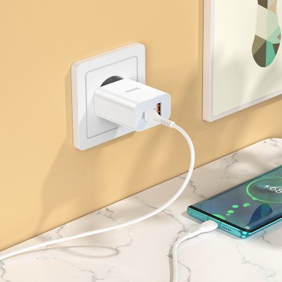 Сетевой адаптер hoco C97A PD20W+QC3.0 charger (EU) - White Сетевой адаптер hoco C97A PD20W+QC3.0 charger (EU) - White
